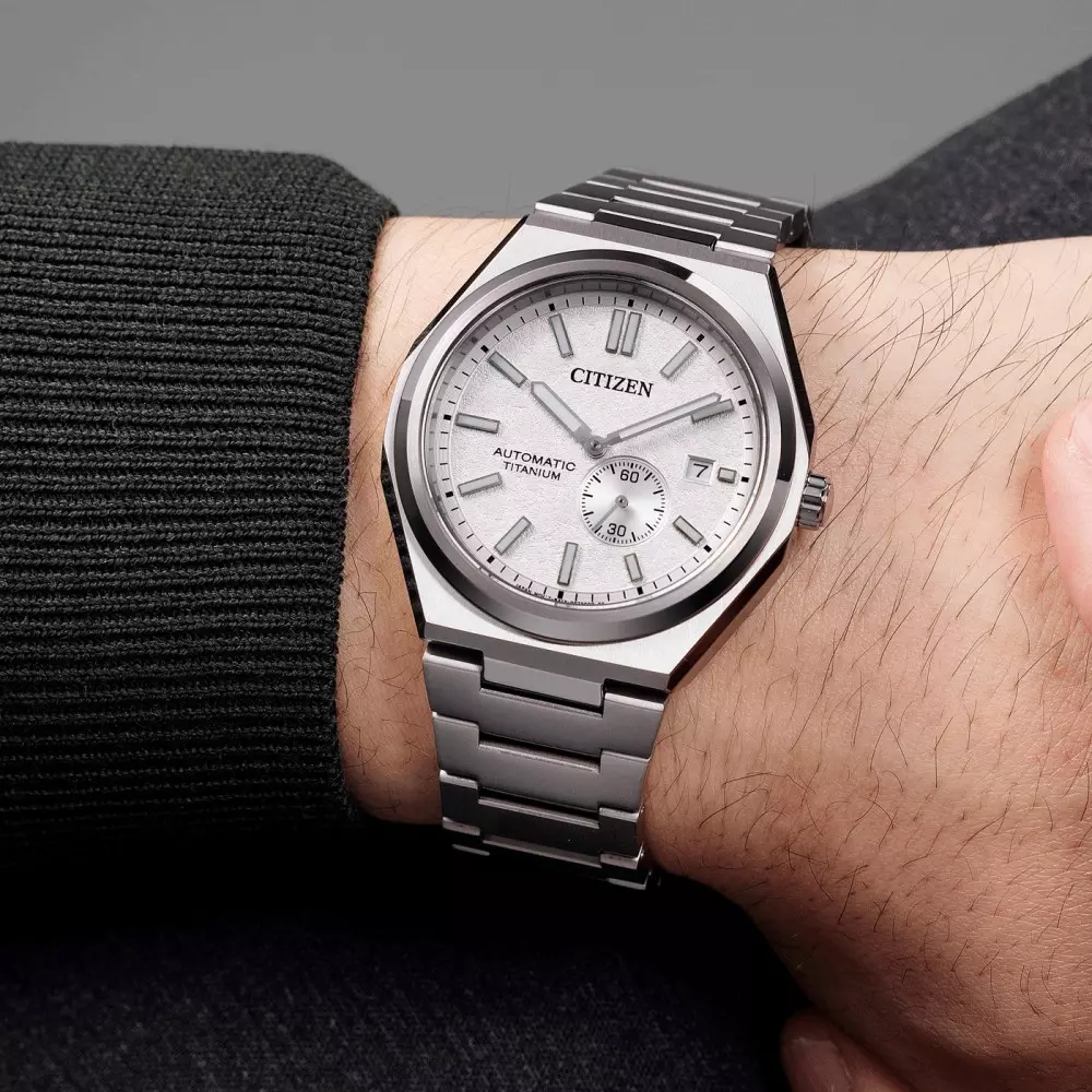 Citizen Nj0180 80A Mens Watch Detail View