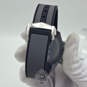 omega-speedmaster-earth-planet-mission-3motor-PE70-carbon-rubber-4.jpg
