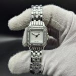 ساعت کارتیه زنانه دور جواهر صفحه سفید با بند استیل نقره ای رفرنس 6255 Cartier - Image 4
